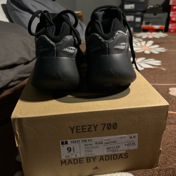 Yeezy 700 v3 alvah
